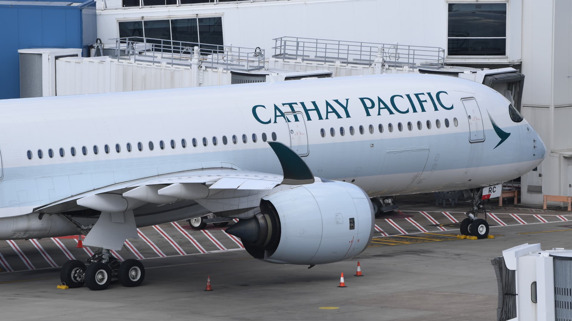 Rolls-Royce higher after Cathay Pacific says engine issue limited