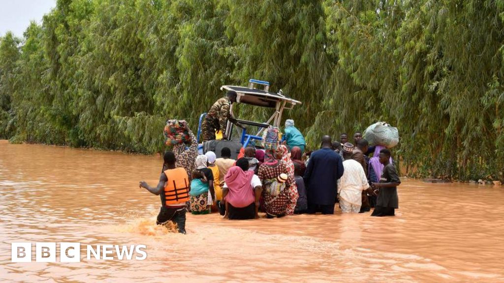 Niger floods delay new school year by almost a month